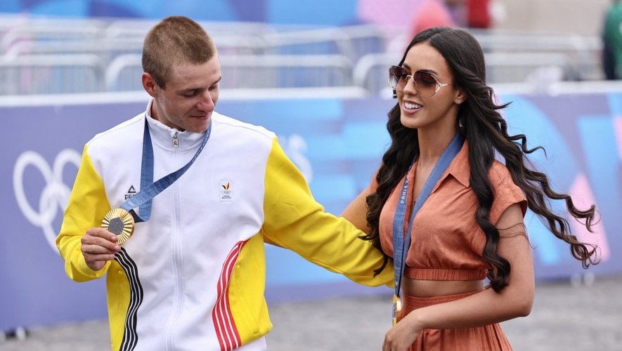 CYCLING-ROAD-OLY-PARIS-2024-MEDALS