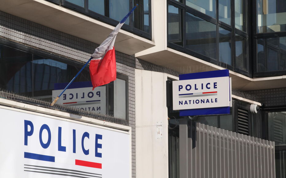 POLICE LA DEFENSE