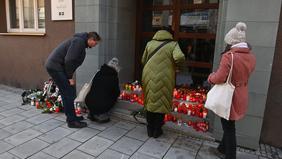 Journée de deuil après qu'un tireur ait tué 13 personnes - Prague