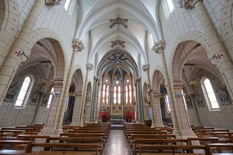 Vol et degradations à l'église de Benquet.
