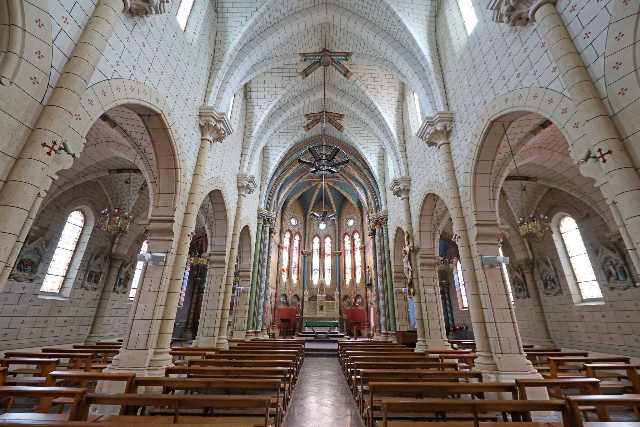Vol et degradations à l'église de Benquet.